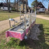 Bild vom Spielplatz anzeigen.