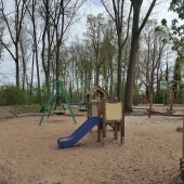 Bild vom Spielplatz anzeigen.