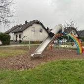 Bild vom Spielplatz anzeigen.
