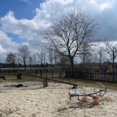 Bild vom Spielplatz anzeigen.