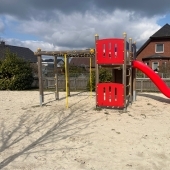 Bild vom Spielplatz anzeigen.