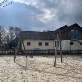 Bild vom Spielplatz anzeigen.
