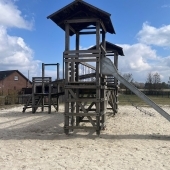 Bild vom Spielplatz anzeigen.