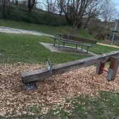 Bild vom Spielplatz anzeigen.