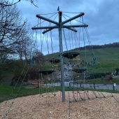 Bild vom Spielplatz anzeigen.