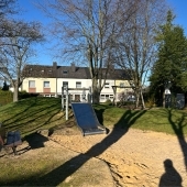 Bild vom Spielplatz anzeigen.
