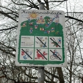 Bild vom Spielplatz anzeigen.