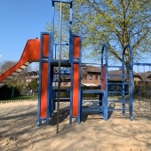 Bild vom Spielplatz anzeigen.