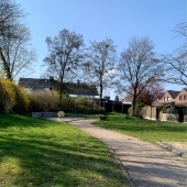 Bild vom Spielplatz anzeigen.