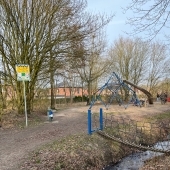 Bild vom Spielplatz anzeigen.