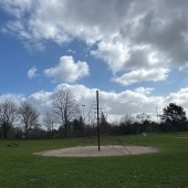Bild vom Spielplatz anzeigen.