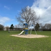 Bild vom Spielplatz anzeigen.