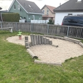 Bild vom Spielplatz anzeigen.