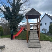 Bild vom Spielplatz anzeigen.
