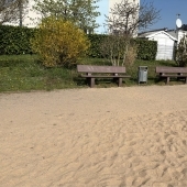 Bild vom Spielplatz anzeigen.