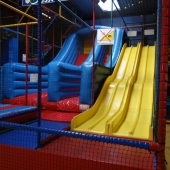 Bild vom Spielplatz anzeigen.