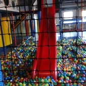 Bild vom Spielplatz anzeigen.