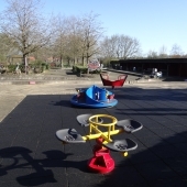 Bild vom Spielplatz anzeigen.