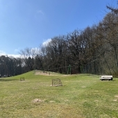 Bild vom Spielplatz anzeigen.