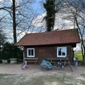 Bild vom Spielplatz anzeigen.