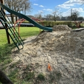 Bild vom Spielplatz anzeigen.