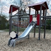Bild vom Spielplatz anzeigen.