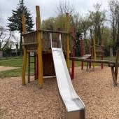 Bild vom Spielplatz anzeigen.