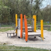 Bild vom Spielplatz anzeigen.