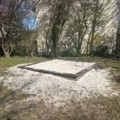 Bild vom Spielplatz anzeigen.