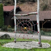 Bild vom Spielplatz anzeigen.