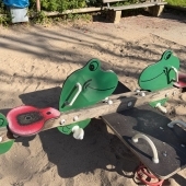 Bild vom Spielplatz anzeigen.