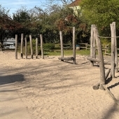 Bild vom Spielplatz anzeigen.