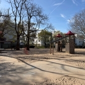 Bild vom Spielplatz anzeigen.