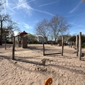 Bild vom Spielplatz anzeigen.