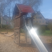 Bild vom Spielplatz anzeigen.