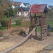 Bild vom Spielplatz anzeigen.