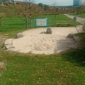 Bild vom Spielplatz anzeigen.