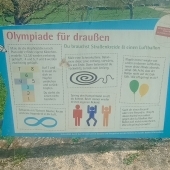 Bild vom Spielplatz anzeigen.