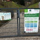 Bild vom Spielplatz anzeigen.