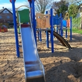 Bild vom Spielplatz anzeigen.