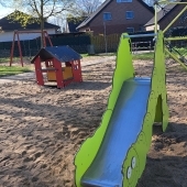 Bild vom Spielplatz anzeigen.
