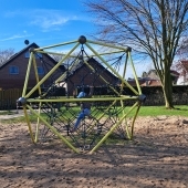 Bild vom Spielplatz anzeigen.