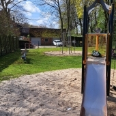 Bild vom Spielplatz anzeigen.