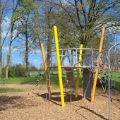 Bild vom Spielplatz anzeigen.