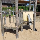Bild vom Spielplatz anzeigen.