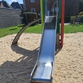 Bild vom Spielplatz anzeigen.