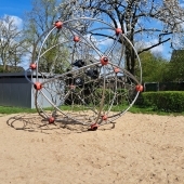 Bild vom Spielplatz anzeigen.