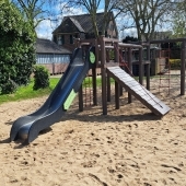 Bild vom Spielplatz anzeigen.