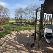 Bild vom Spielplatz anzeigen.