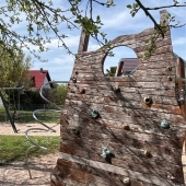 Bild vom Spielplatz anzeigen.